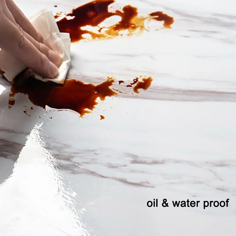 Revêtement auto-adhésif effet marbre pour cuisine