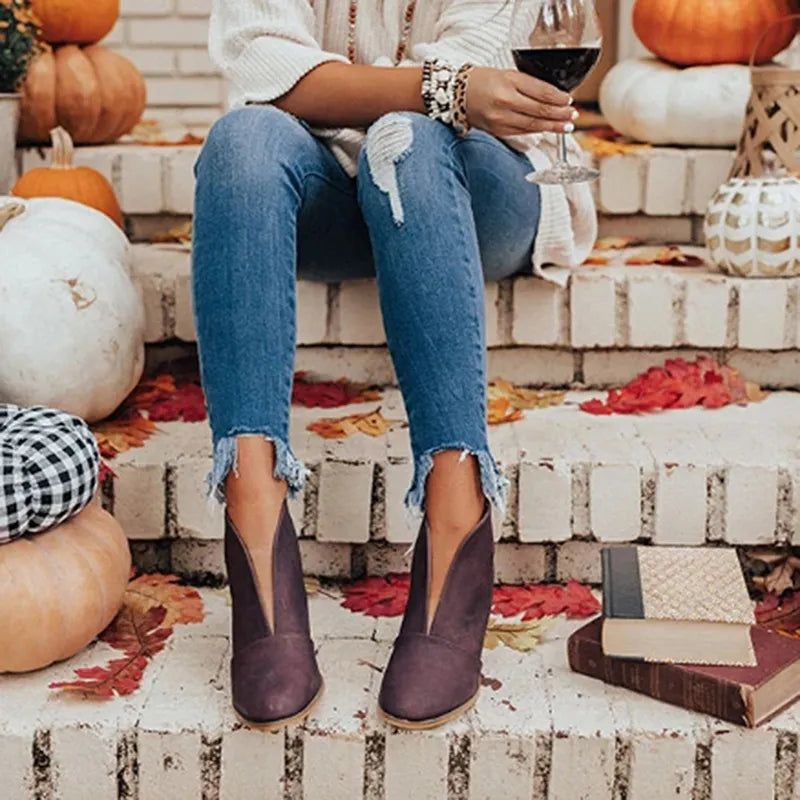 Bottines en daim à talon - Ouverture échancrée en V