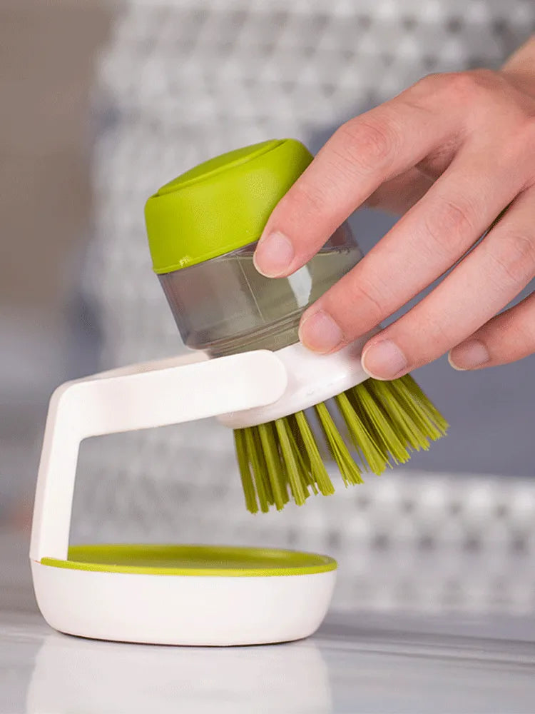Brosse de nettoyage polyvalente avec distributeur de savon et support