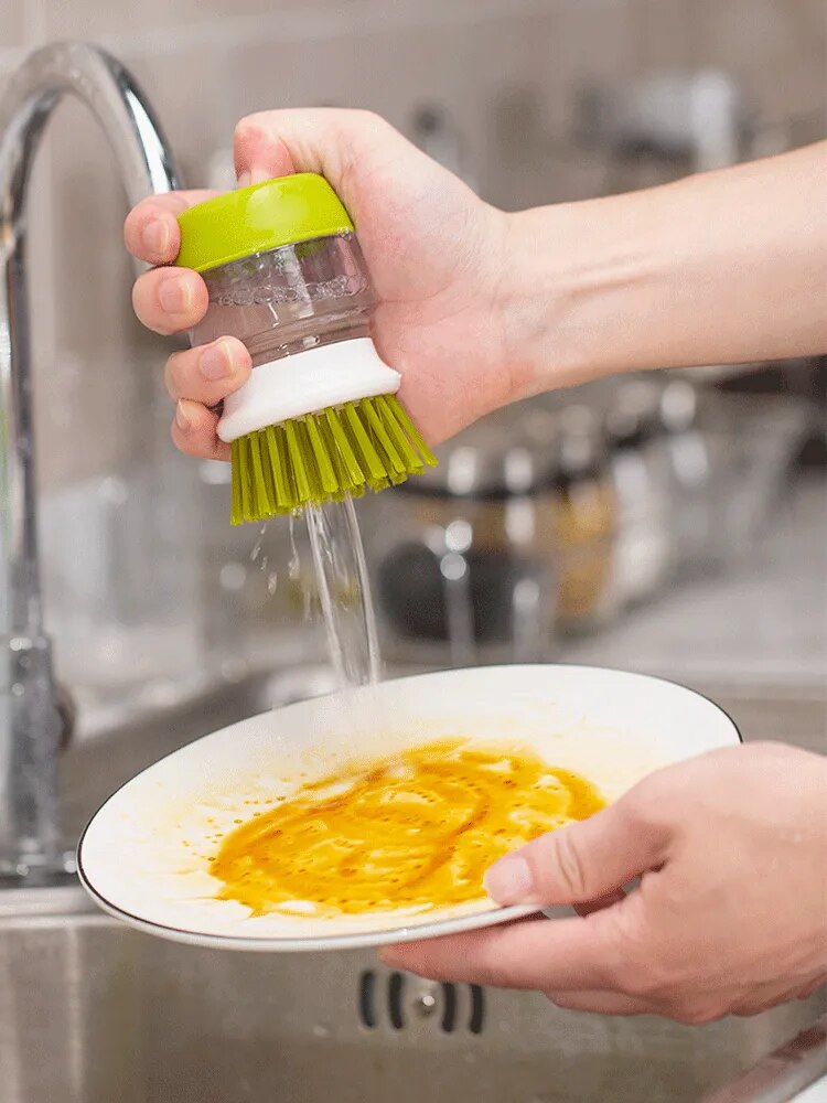 Brosse de nettoyage polyvalente avec distributeur de savon et support