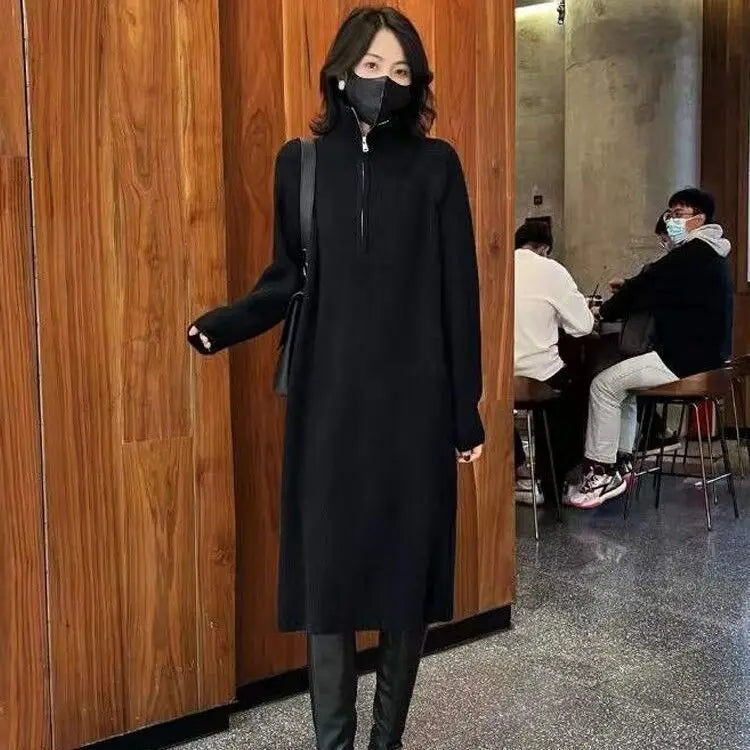Vestido de punto acanalado holgado con cuello chimenea y cremallera