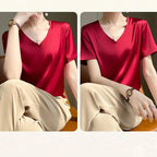 T-Shirt en Satin Intemporel à Col V