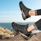 Chaussures de randonnée et d'escalade en montagne
