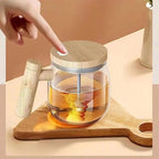 Mug mélangeur avec fouet automatique
