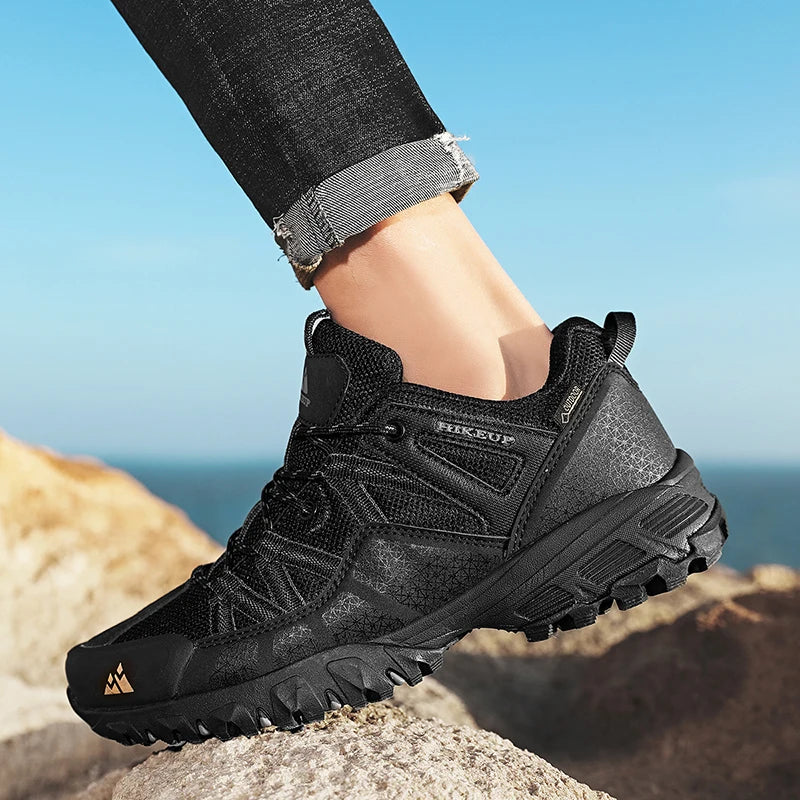 Chaussures de randonnée et d'escalade en montagne