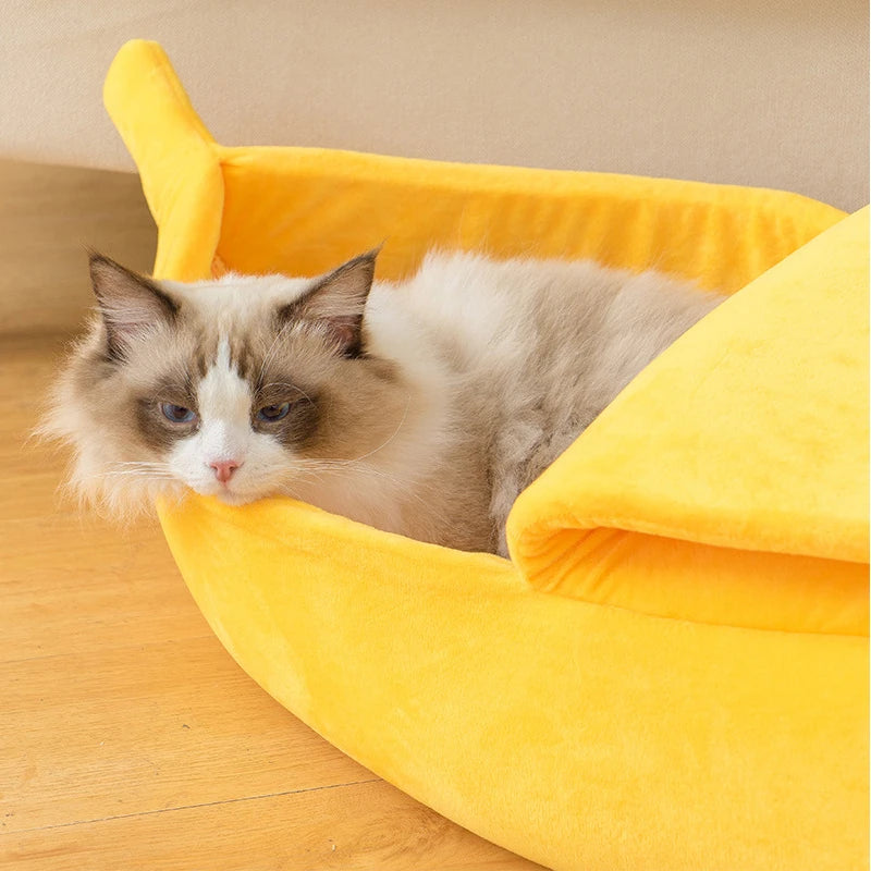 Lit douillet en forme de banane pour chat